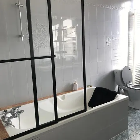 Chez Franck Et Sandra , Plein Centre Ville, 1 Er Etage לינה וארוחת בוקר