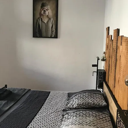 לינה וארוחת בוקר Chez Franck Et Sandra , Plein Centre Ville, 1 Er Etage *